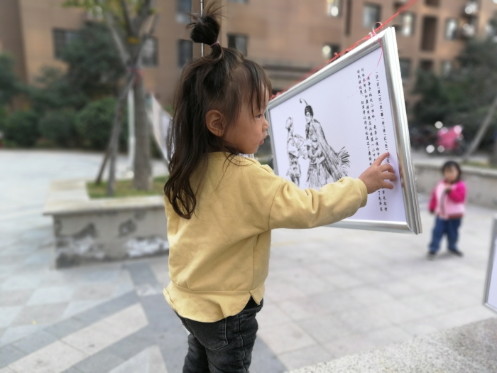 绘画中的红色故事会小区巡展现场