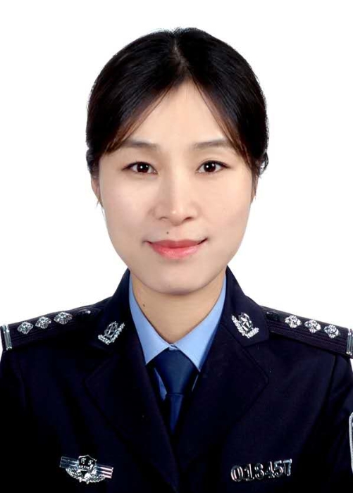 李爽