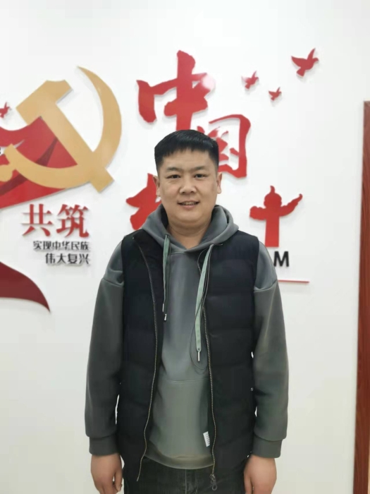 瞿家寨委员张利忠